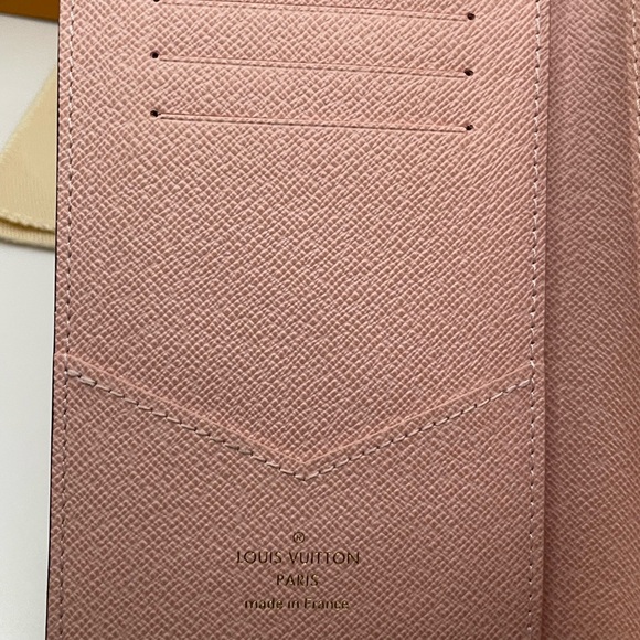 Louis Vuitton - Vivienne Passport Cover | Christmas Limited Edition - Giftable - Picture 12 of 16